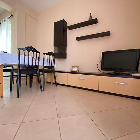 L.T. Apartment 5Th Street ซารานเดอ ภายนอก รูปภาพ