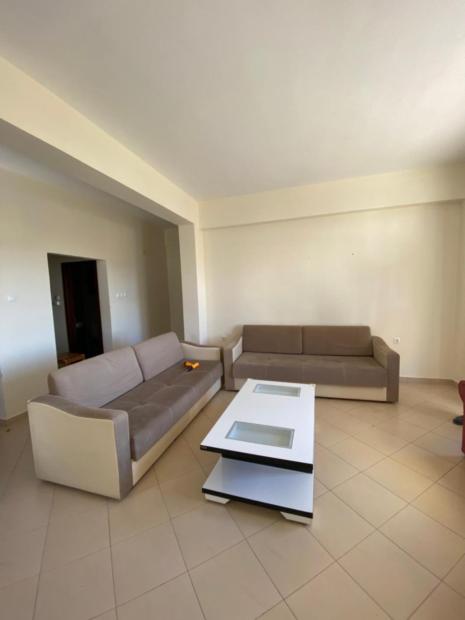 L.T. Apartment 5Th Street ซารานเดอ ภายนอก รูปภาพ