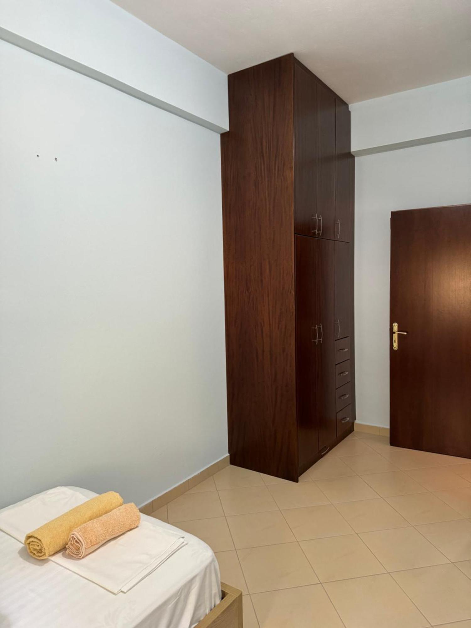 L.T. Apartment 5Th Street ซารานเดอ ภายนอก รูปภาพ